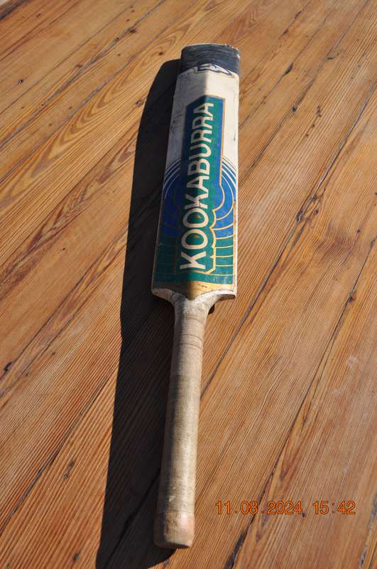 Vintage Kookaburra Sapphire Cricket Bat