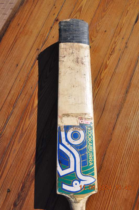 Vintage Kookaburra Sapphire Cricket Bat