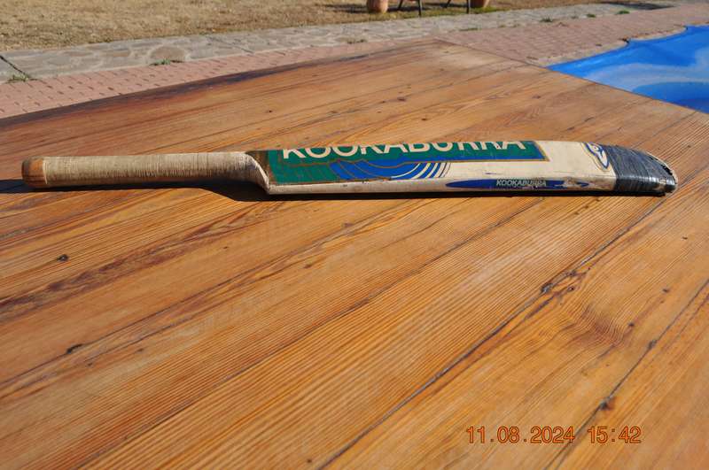 Vintage Kookaburra Sapphire Cricket Bat