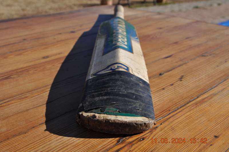 Vintage Kookaburra Sapphire Cricket Bat