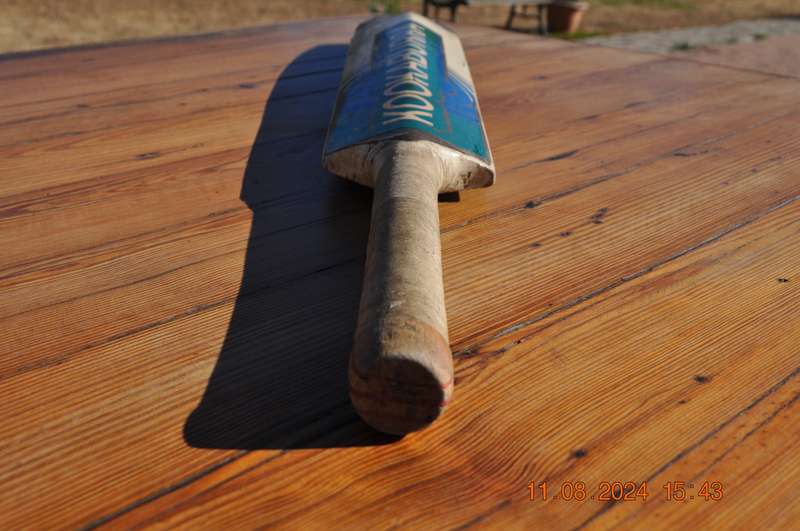 Vintage Kookaburra Sapphire Cricket Bat