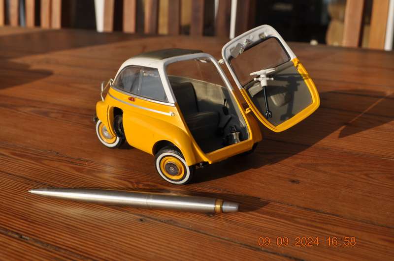 BMW Isetta 250 Model Car