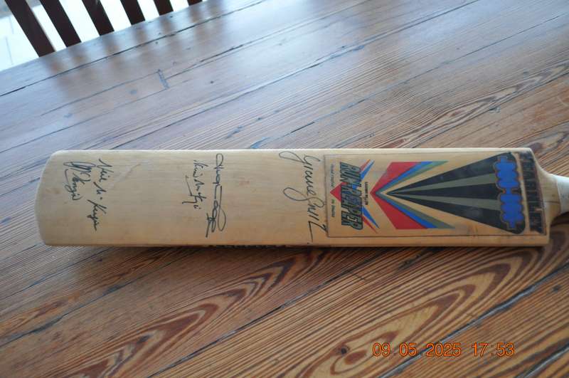 Vintage Fearnley Run-Reaper Cricket Bat Singed SA Players