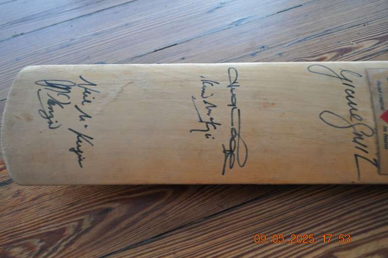 Vintage Fearnley Run-Reaper Cricket Bat Singed SA Players