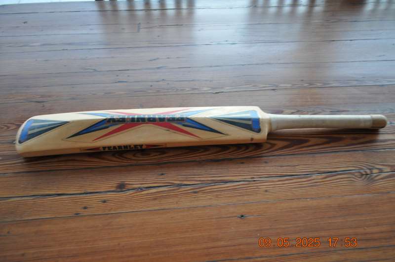 Vintage Fearnley Run-Reaper Cricket Bat Singed SA Players