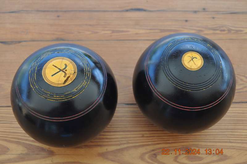 Vintage Henselite Set Of Two Bowling Bowls
