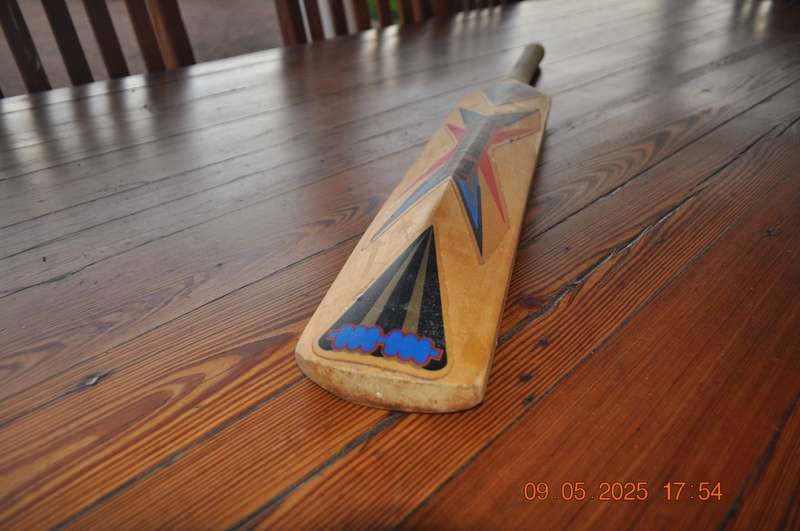 Vintage Fearnley Run-Reaper Cricket Bat Singed SA Players