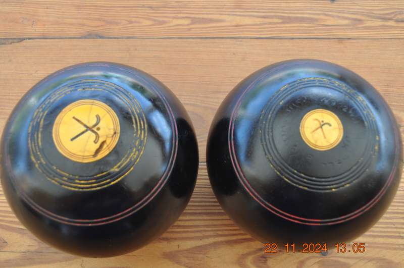 Vintage Henselite Set Of Two Bowling Bowls
