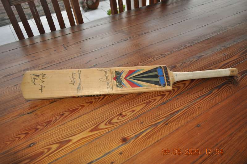 Vintage Fearnley Run-Reaper Cricket Bat Singed SA Players