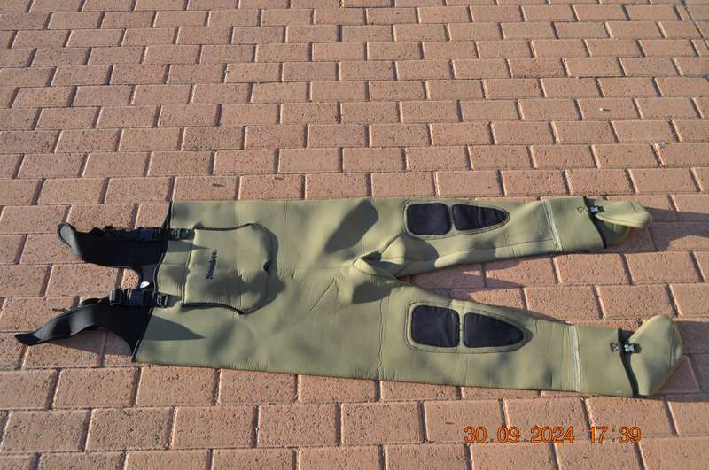 Snowbee Size Medium Neoprene Chest Waders Stockingfoot