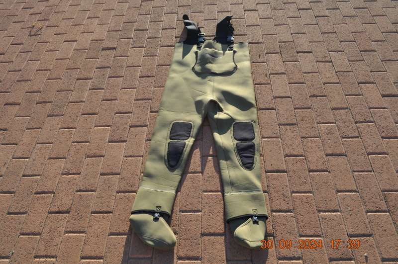 Snowbee Size Medium Neoprene Chest Waders Stockingfoot