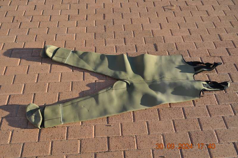 Snowbee Size Medium Neoprene Chest Waders Stockingfoot