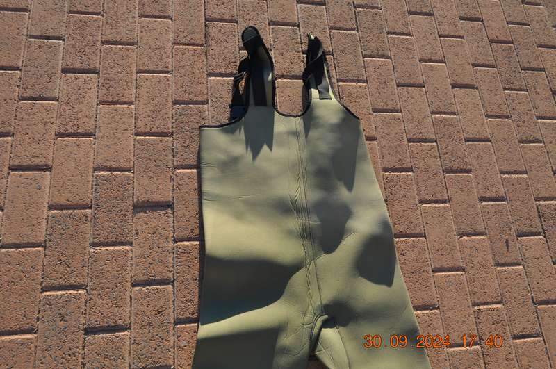 Snowbee Size Medium Neoprene Chest Waders Stockingfoot