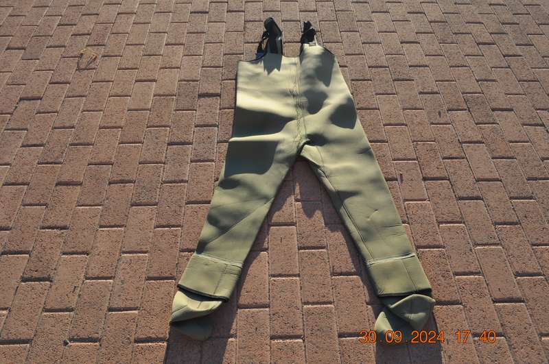 Snowbee Size Medium Neoprene Chest Waders Stockingfoot