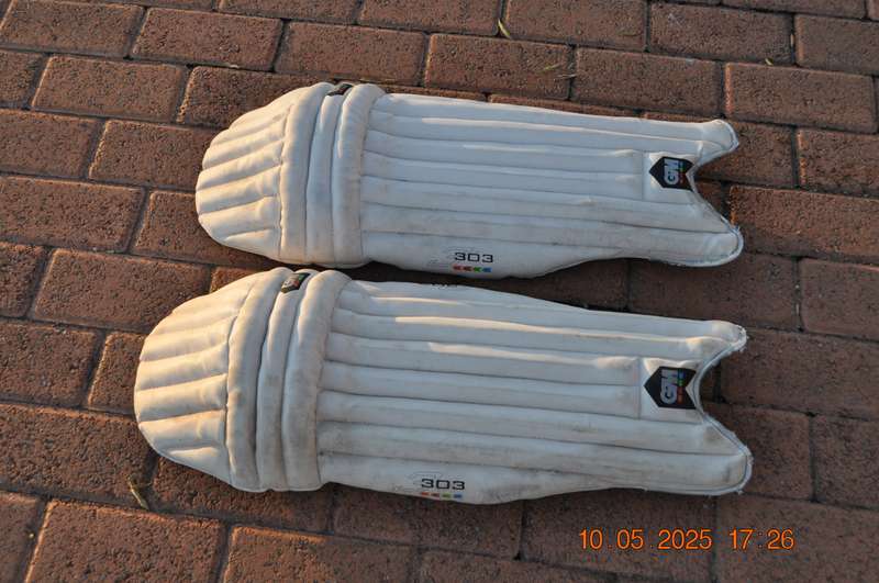 GM 303 Mens Cricket Pads