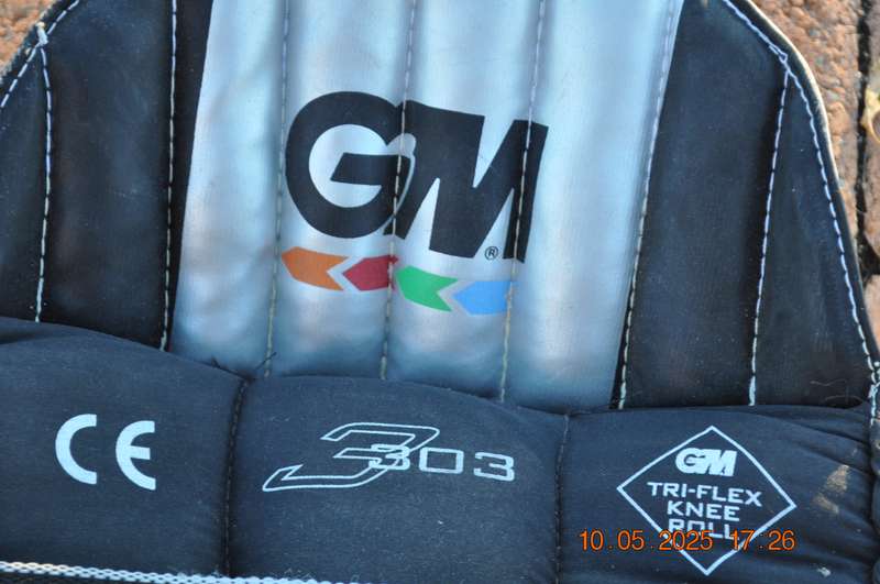 GM 303 Mens Cricket Pads
