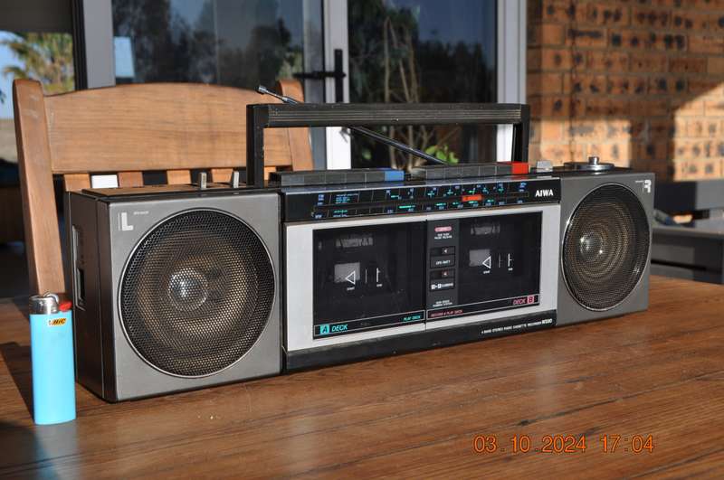 Vintage 1980s Aiwa WW330 Am/FM Radio Cassette Player (please read)