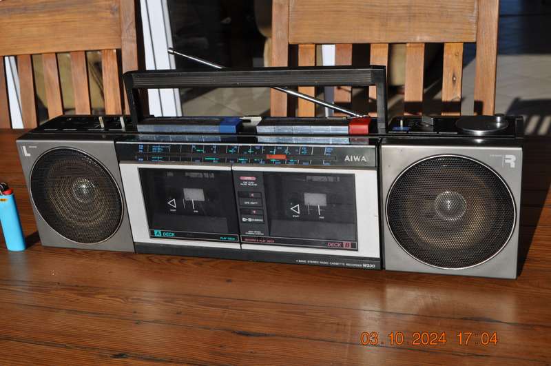 Vintage 1980s Aiwa WW330 Am/FM Radio Cassette Player (please read)