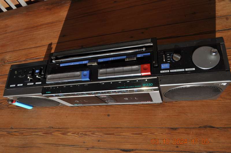 Vintage 1980s Aiwa WW330 Am/FM Radio Cassette Player (please read)