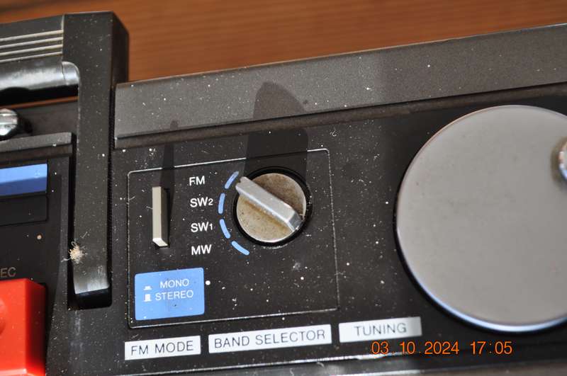 Vintage 1980s Aiwa WW330 Am/FM Radio Cassette Player (please read)