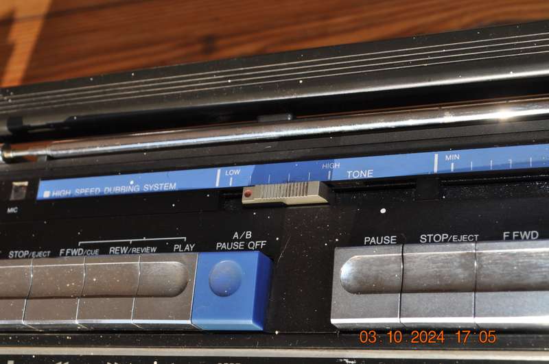 Vintage 1980s Aiwa WW330 Am/FM Radio Cassette Player (please read)