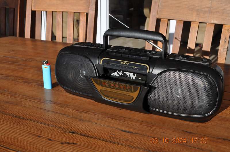 Vintage Sanyo Boom Box Am/FM Radio Cassette Player (please read)
