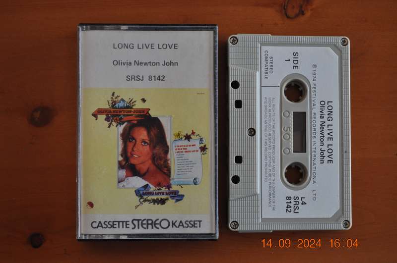 Olivia Newton John - Long Live Love (Cassette)