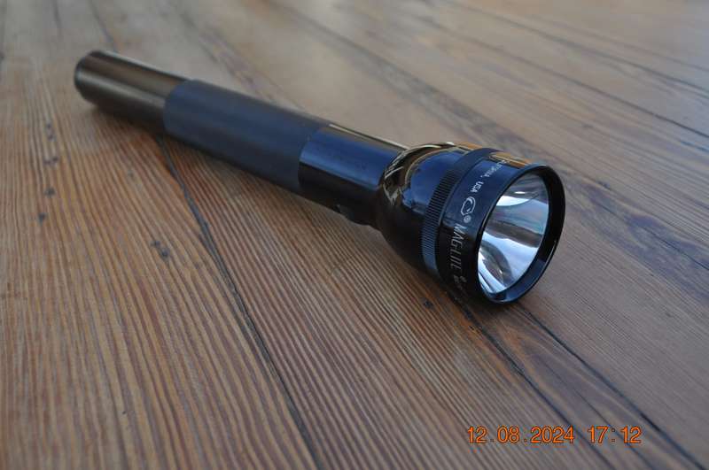 Maglite 4 Cell Flashlight (please read)