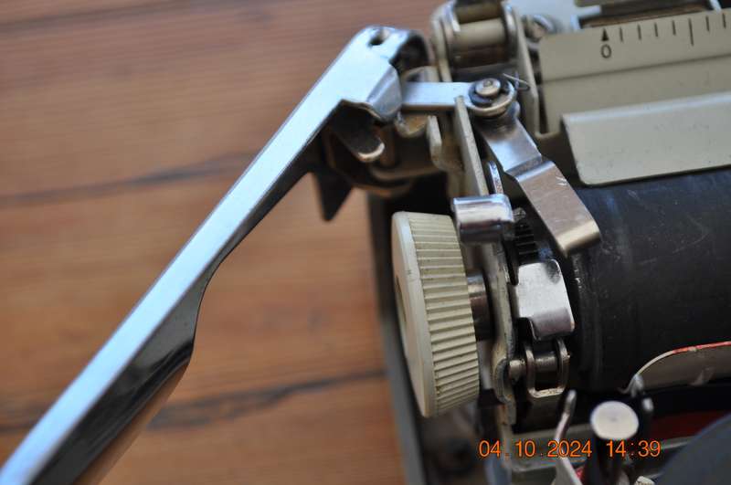 Vintage Antares Capri Typewriter