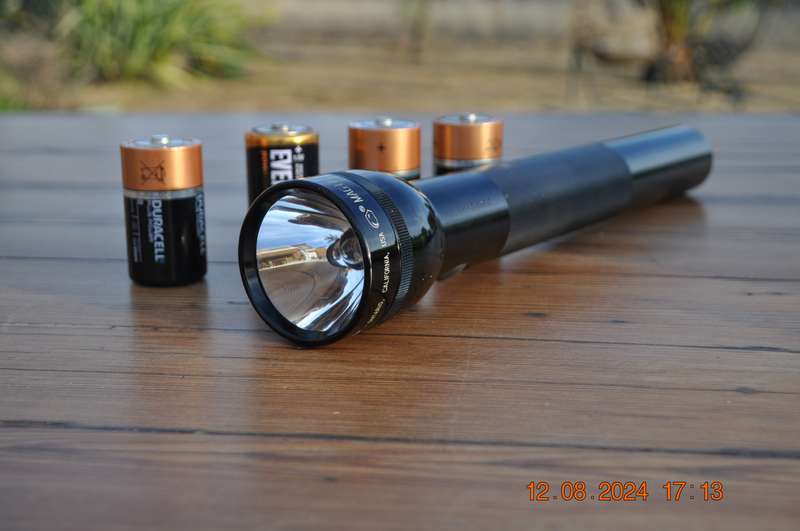 Maglite 4 Cell Flashlight (please read)