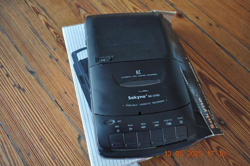 Sakyno Portable Cassette Player (working)