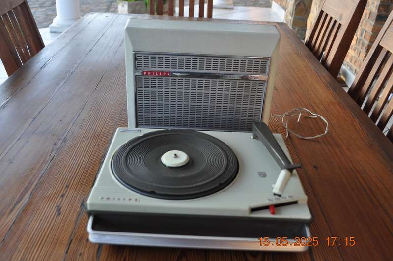 Vintage 1960s Phillips Portable Record Vinyl LP Player (working)