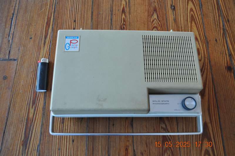 Vintage Sanyo Portable Record Vinyl LP Player (as is)