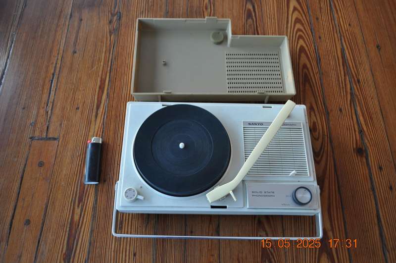 Vintage Sanyo Portable Record Vinyl LP Player (as is)