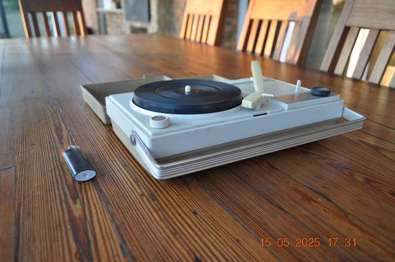 Vintage Sanyo Portable Record Vinyl LP Player (as is)