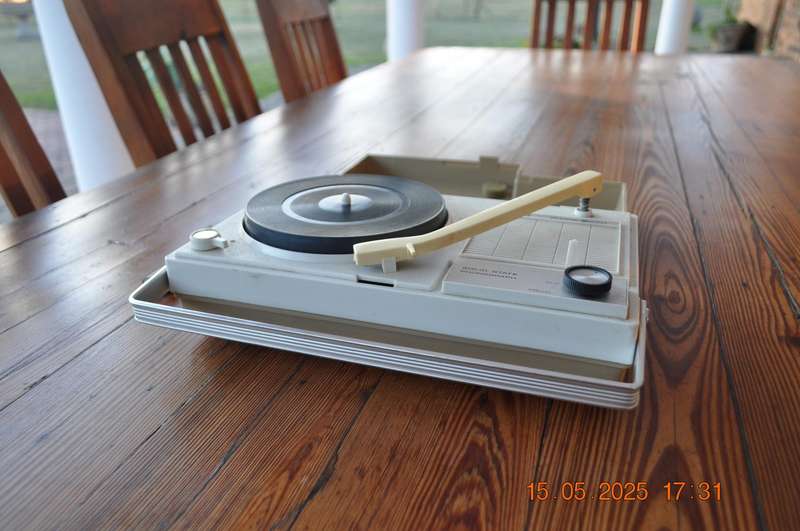 Vintage Sanyo Portable Record Vinyl LP Player (as is)