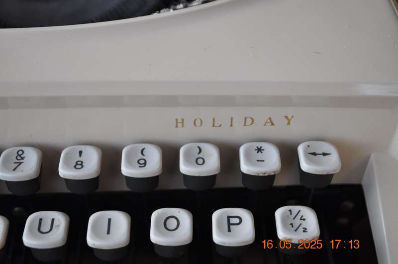 Vintage Remington Holiday Typewriter (as is)