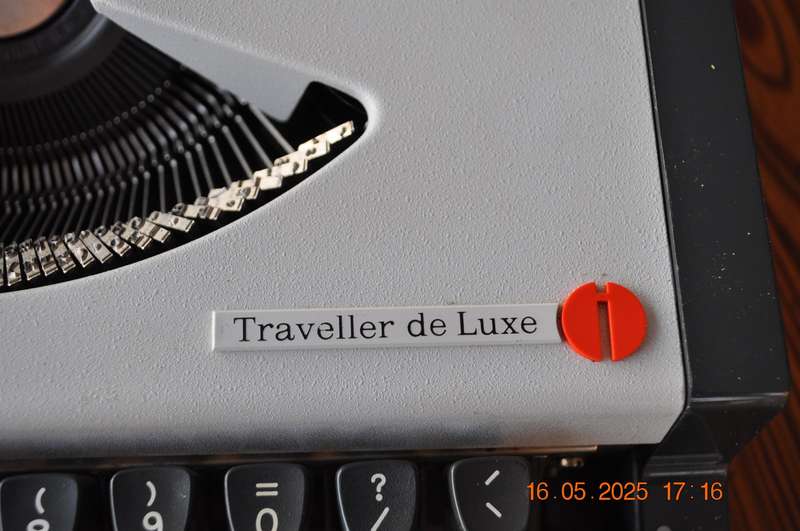 Vintage Olympia Traveller De Luxe Typewriter