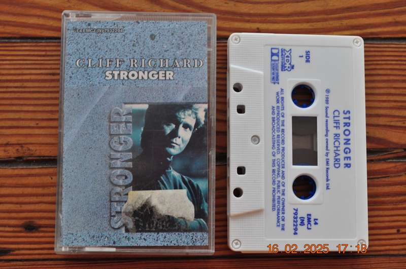 Cliff Richard - Stronger (Cassette)