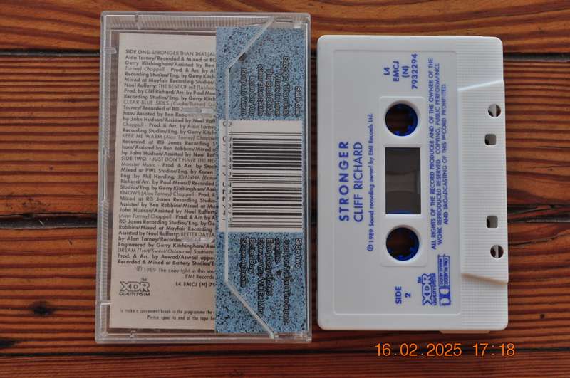 Cliff Richard - Stronger (Cassette)