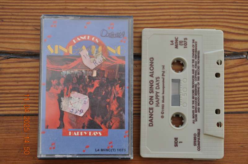 Dance On Sing-A-Long - Happy Days (Cassette)