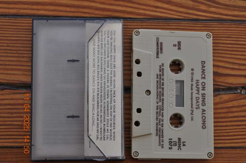 Dance On Sing-A-Long - Happy Days (Cassette)