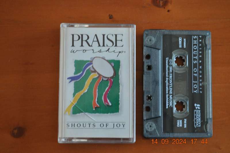 Praise & Worship - Shouts Of Joy (Cassette)