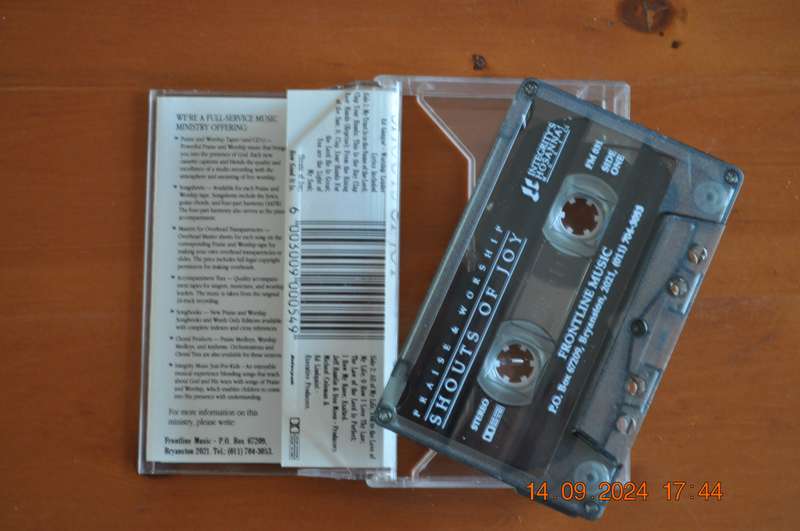 Praise & Worship - Shouts Of Joy (Cassette)