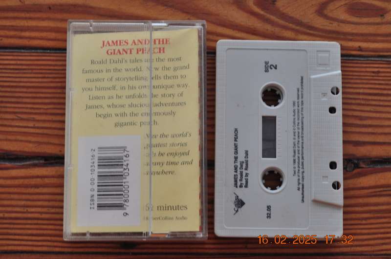 Roald Dahl Reads James And The Giant Peach (Cassette)