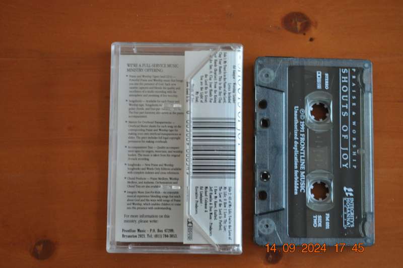 Praise & Worship - Shouts Of Joy (Cassette)