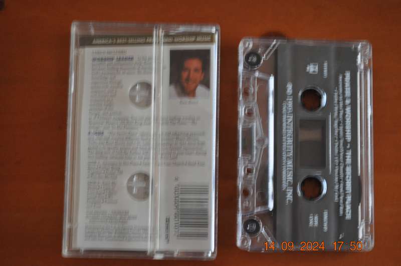 Praise & Worship - The Secret Place (Cassette)