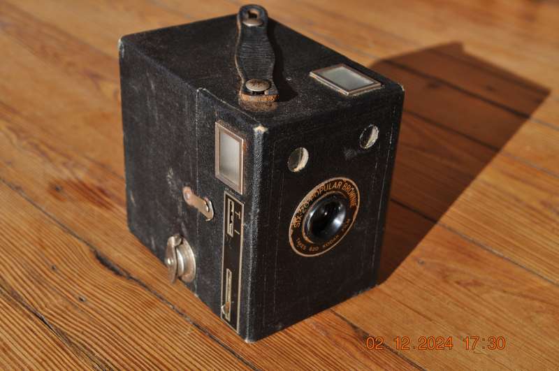 Vintage Brownie Six-Twenty Box Camera