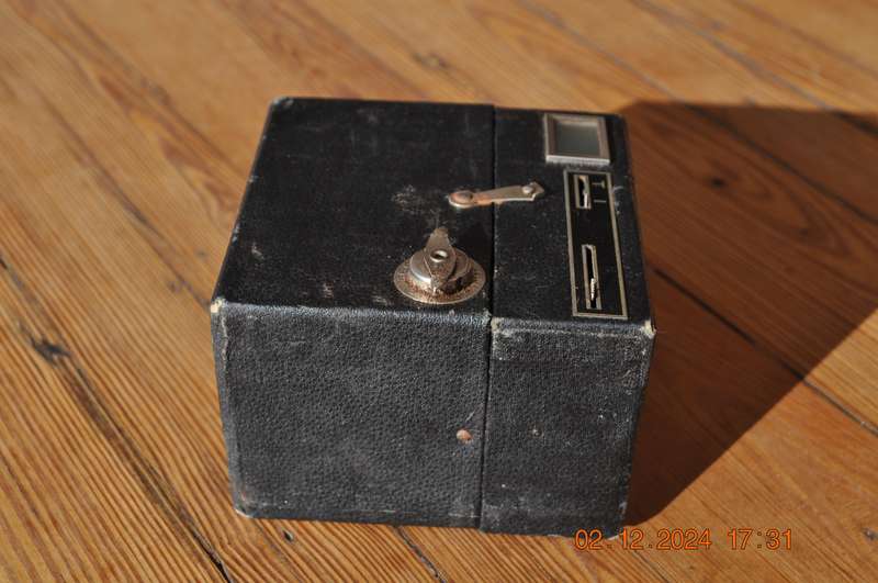 Vintage Brownie Six-Twenty Box Camera