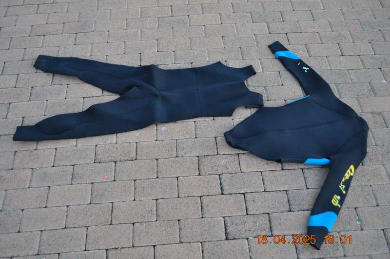 Cressi-Sub 2 Piece Wetsuit 5mm Size 3 Medium